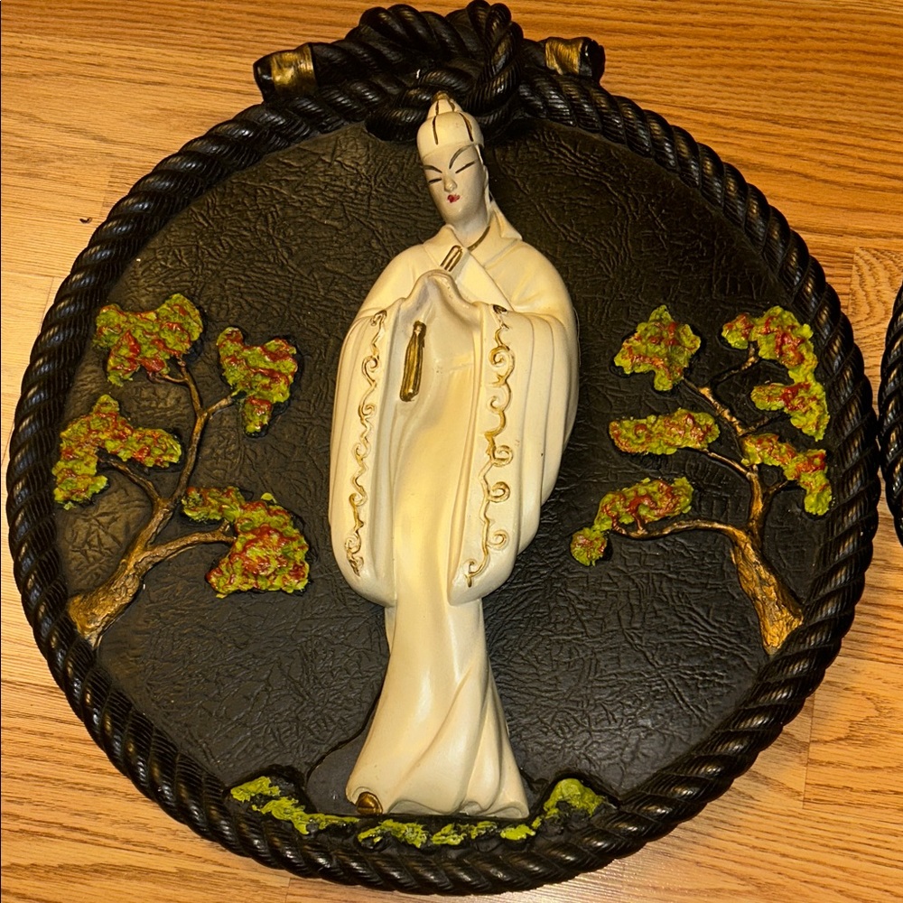 Decorative Wall Plaques with Asian Figures - Picture 3 of 11